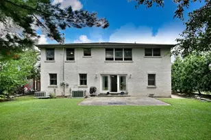 446 S Stratford Ave, Elmhurst, IL 60126 - Photo 2