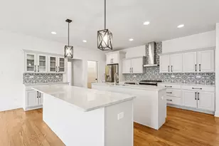 9014 Gloucester Rd, Woodridge, IL 60517 - Photo 6