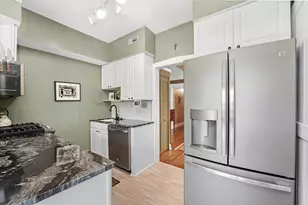 716 W Barry Ave, Chicago, IL 60657 - Photo 18