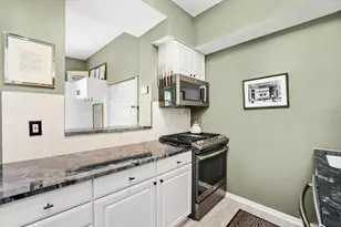 716 W Barry Ave, Chicago, IL 60657 - Photo 16