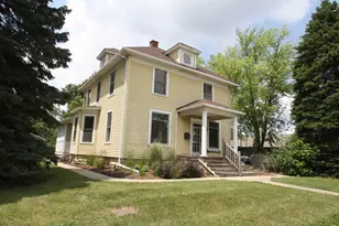 610 S 3rd St, Geneva, IL 60134 - Photo 1