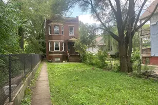 129 E Kensington Ave, Chicago, IL 60628 - Photo 2