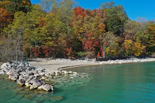 111 Mayflower Rd, Lake Forest, IL 60045 - Photo 2