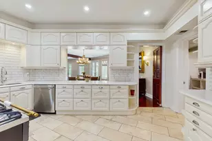 570 Hathaway Cir, Lake Forest, IL 60045 - Photo 12