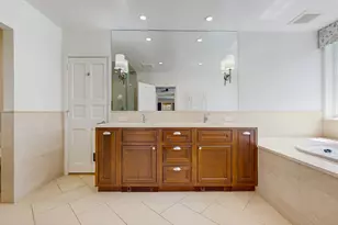 570 Hathaway Cir, Lake Forest, IL 60045 - Photo 18