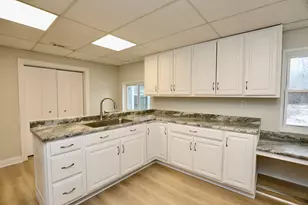 8 Peale St, Joliet, IL 60433 - Photo 4