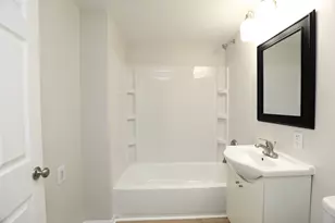 8 Peale St, Joliet, IL 60433 - Photo 6