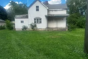 702 E Washington St, Hoopeston, IL 60942 - Photo 1