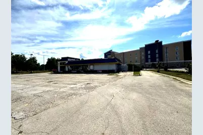 3625 Rock Creek Boulevard, Joliet, IL 60431 - Photo 10