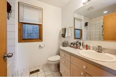 1753 W Cornelia Avenue, Chicago, IL 60657 - Photo 12