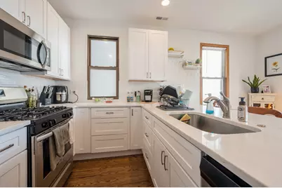 1753 W Cornelia Avenue, Chicago, IL 60657 - Photo 4