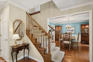 375 Sunset Dr, Northfield, IL 60093 - Photo 2