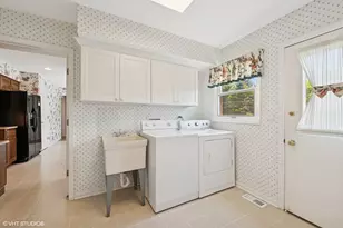 375 Sunset Dr, Northfield, IL 60093 - Photo 12