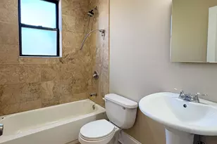 7635 1/2 N Greenview Ave, Chicago, IL 60626 - Photo 10