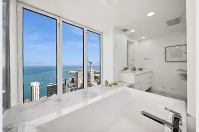950 N Michigan Avenue #4904, Chicago, IL 60611 - Photo 32