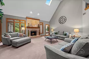 36 Oak Bluff Ct, Naperville, IL 60565 - Photo 10