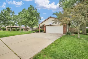 210 N Prospect Ave, Savoy, IL 61874 - Photo 2