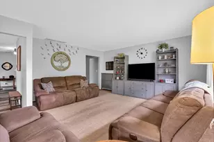 210 N Prospect Ave, Savoy, IL 61874 - Photo 8