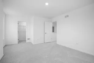 613 Lismore Cir, Elgin, IL 60124 - Photo 8