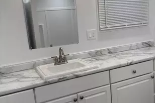 445 Lucille Ave, Elgin, IL 60120 - Photo 4