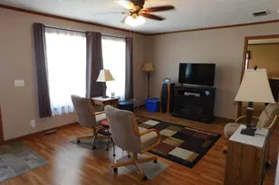 13 Hickory Ln, Sandwich, IL 60548 - Photo 4