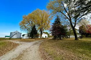 1184 Il Route 10, Monticello, IL 61856 - Photo 64