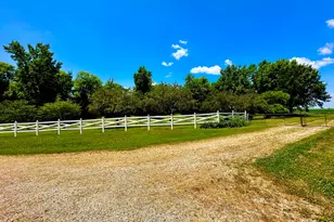 1184 Il Route 10, Monticello, IL 61856 - Photo 16