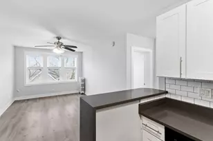 1521 W Sherwin Ave, Chicago, IL 60626 - Photo 2