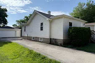 1023 N Elmwood Ave, Waukegan, IL 60085 - Photo 4