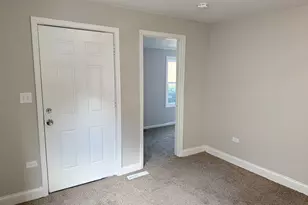 1023 N Elmwood Ave, Waukegan, IL 60085 - Photo 12