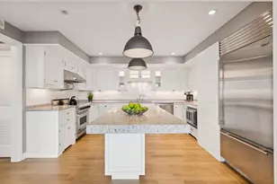 132 E Delaware Pl, Chicago, IL 60611 - Photo 14