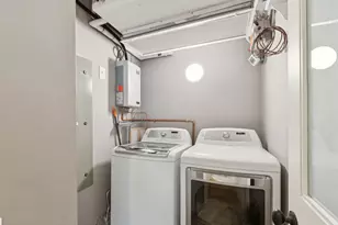 132 E Delaware Pl, Chicago, IL 60611 - Photo 46