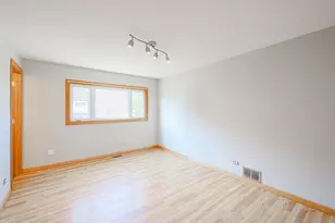 7549 Banks St, Justice, IL 60458 - Photo 10