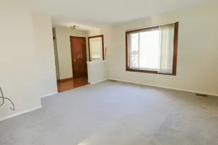 517 Hingham Ln, Schaumburg, IL 60193 - Photo 2