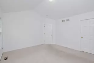 800 Linden Cir, Hoffman Estates, IL 60169 - Photo 14