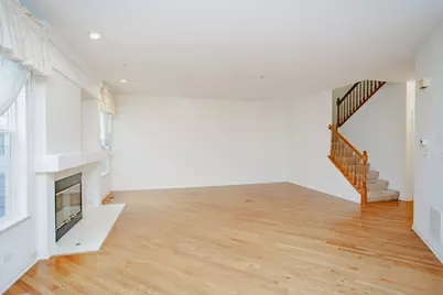 800 Linden Circle, Hoffman Estates, IL 60169 - Photo 4