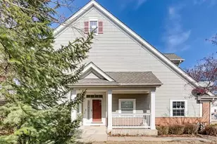 800 Linden Cir, Hoffman Estates, IL 60169 - Photo 2