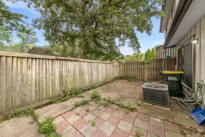 636 Forum Drive, Roselle, IL 60172 - Photo 10