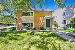 27W180 Cooley Ave, Winfield, IL 60190 - Photo 2