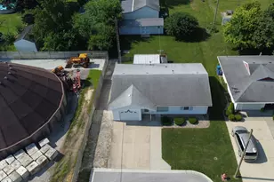 100 W Herron Ct, Watseka, IL 60970 - Photo 2