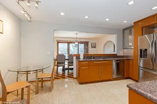 134 Country Club Dr, Bloomingdale, IL 60108 - Photo 8