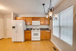 2427 Stoughton Cir, Aurora, IL 60502 - Photo 6