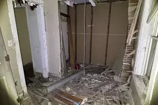 8447 S Escanaba Ave, Chicago, IL 60617 - Photo 4