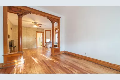 10747 S Avenue H, Chicago, IL 60617 - Photo 6