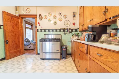 10747 S Avenue H, Chicago, IL 60617 - Photo 8