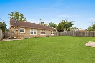 251 W 10th St, Chicago Heights, IL 60411 - Photo 24