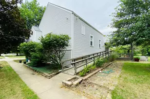 101 E Grove St, Pontiac, IL 61764 - Photo 2