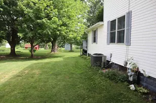 207 E North St, Walnut, IL 61376 - Photo 2