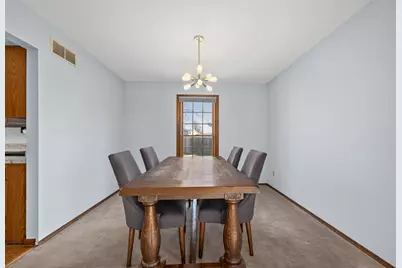 1121 Independence Avenue, Saint Charles, IL 60174 - Photo 4