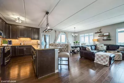 1199 E Port Clinton Road #504, Vernon Hills, IL 60061 - Photo 2